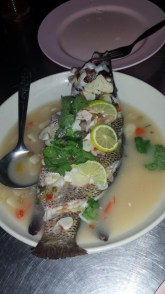 Pla Mueng Ma Nao; gedämpfter Fisch mit Limettensauce